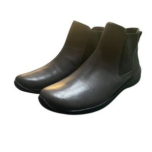 David Tate Space Grey Leather Pull-On Ankle Boots Size 8M EUC